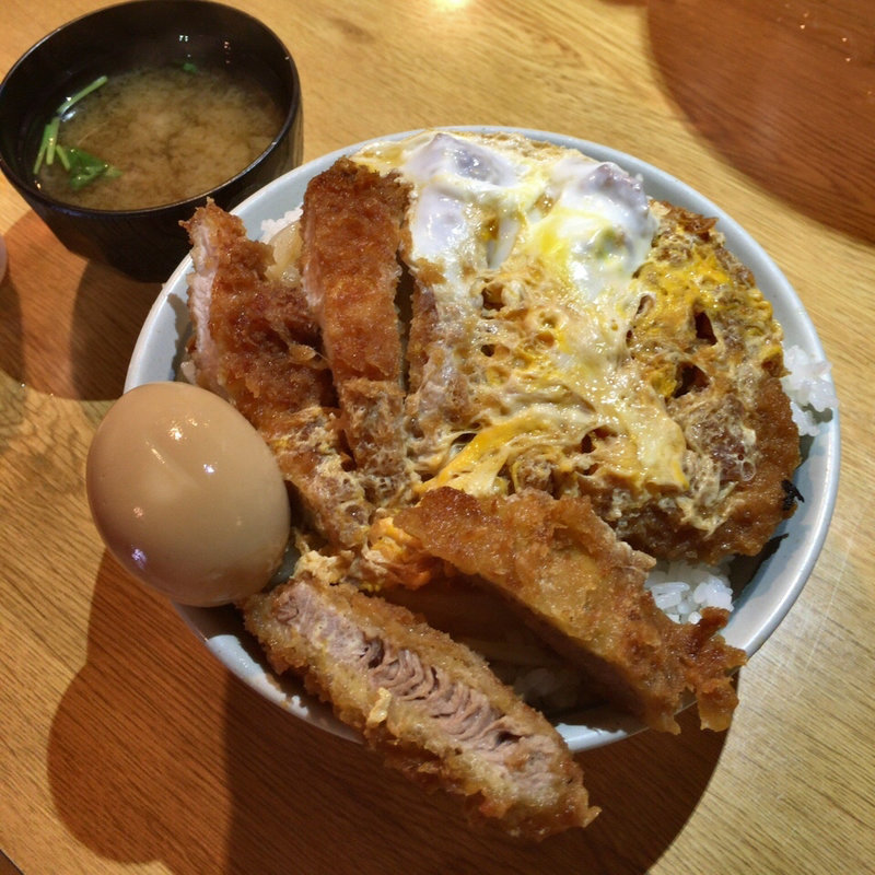 かつ丼大盛+あたまW+煮たまご(一間酒場　1丁目1番地 神田駅東口店 )