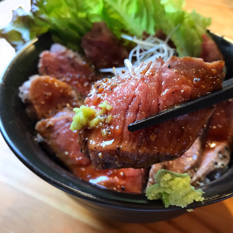 ステーキ丼 お肉が150g（並）(ホルモン金龍 )