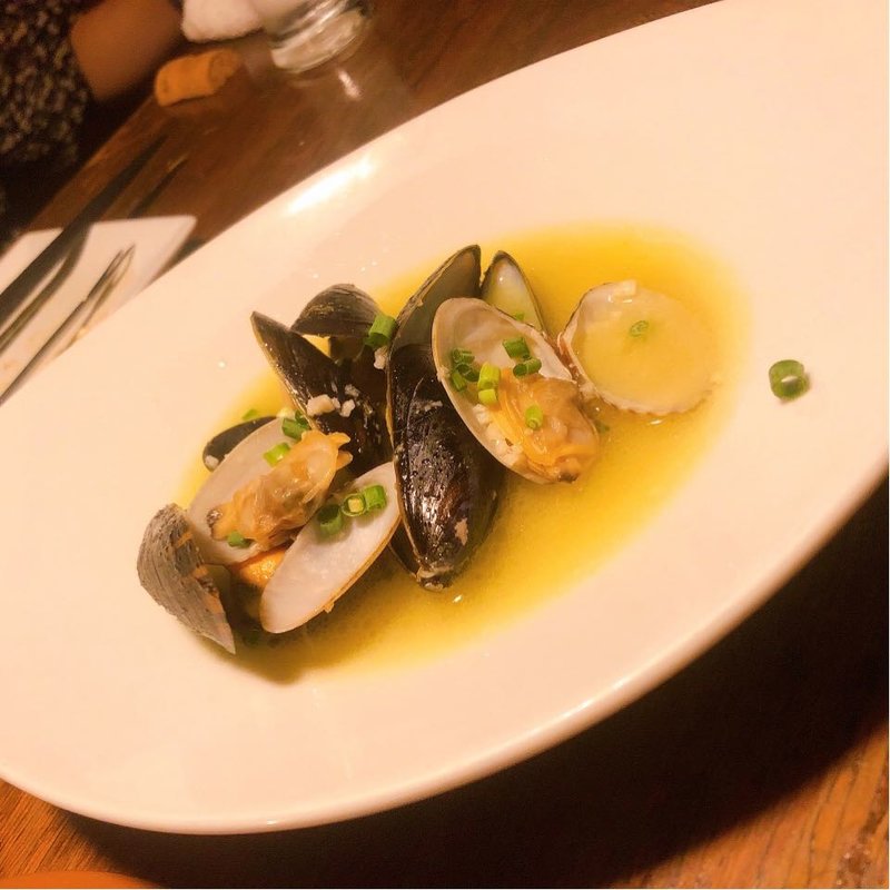 ムール貝とアサリの白ワイン蒸し(カーヴ隠れや 北千住店)
