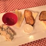 チーズ盛り合わせ　5種類(ビストロ・ダ・アンジュ)