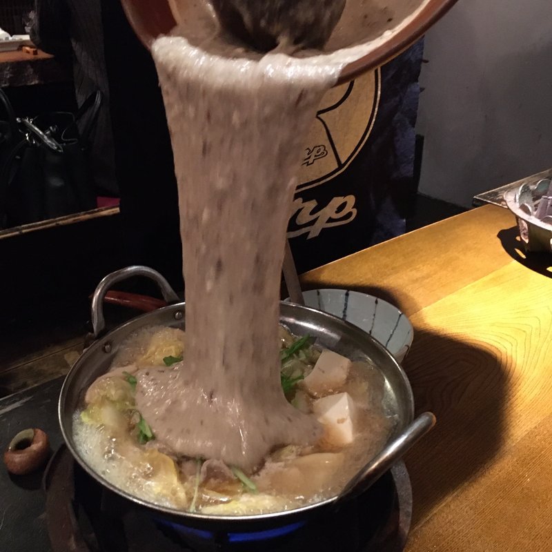 和牛のぷりぷりホルモンとろろ鍋(裏恵比寿 自然生村)