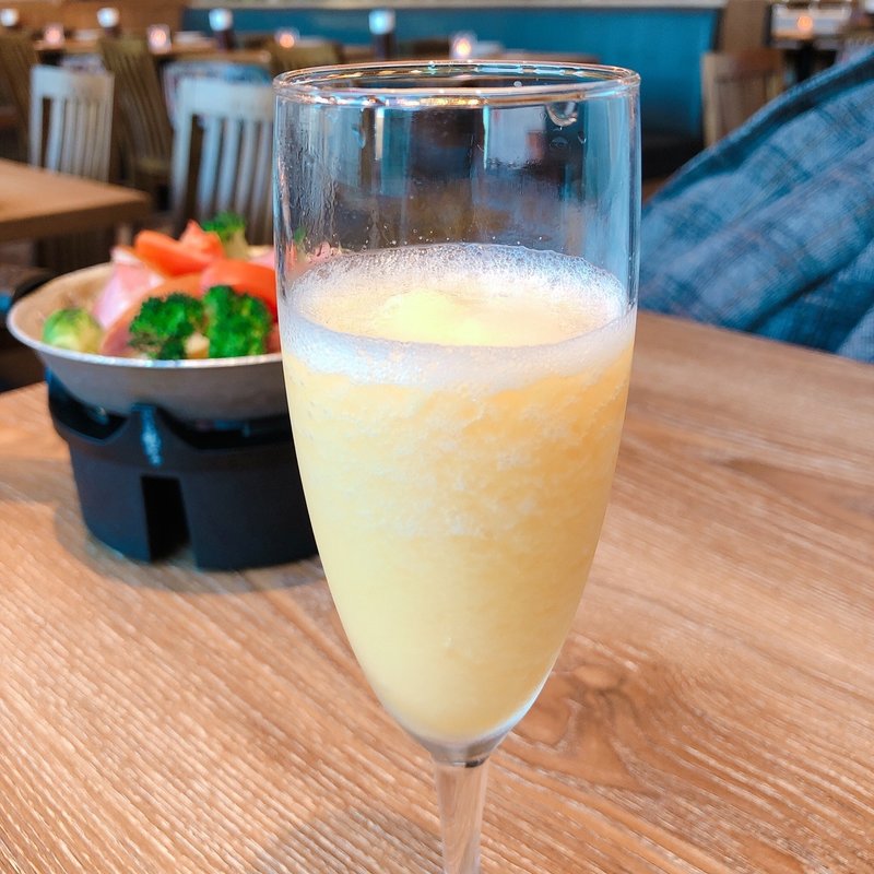 スパークリングジェラートカクテル　マンゴー(チーズ&グリル　フロマージョ　ミント神戸)