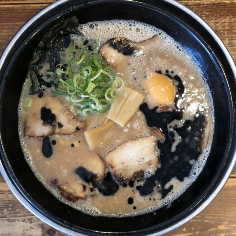 黒とんとん（黒マー油とんこつ）(やまざき屋 )