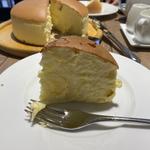 チーズケーキワンホール ティーセット(りくろーおじさんの店なんば本店)
