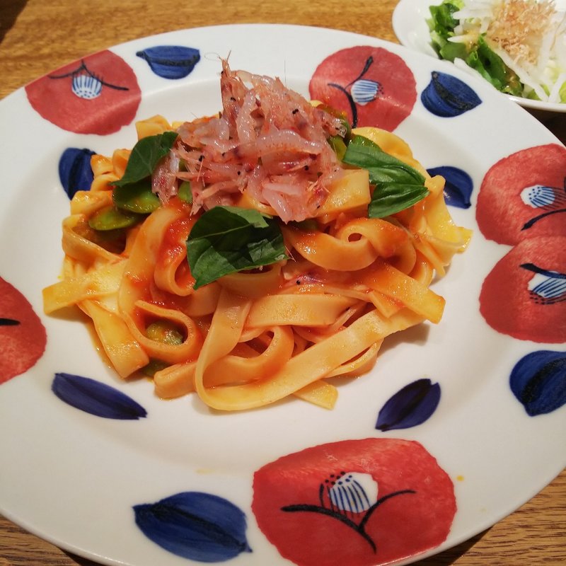 生桜海老とそら豆、モッツァレラチーズのトマトソースパスタ(鎌倉パスタ モザイクモール港北店 )