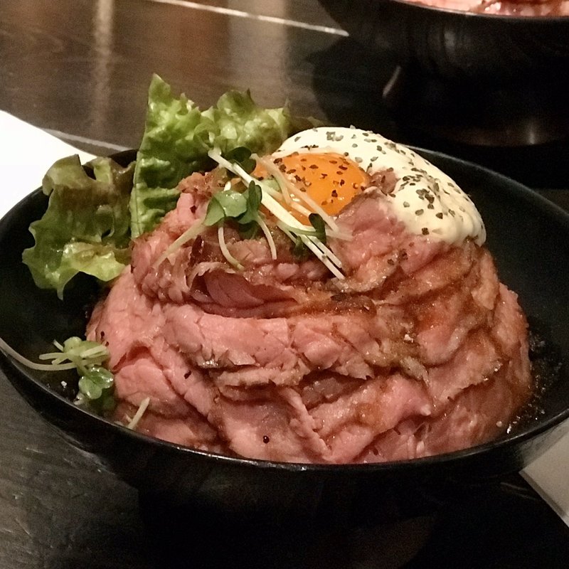 ローストビーフ丼(レッドロック 原宿店)