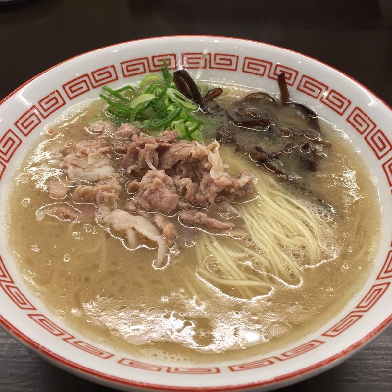 とんこつらーめん(博多とんこつ 豚の足跡)