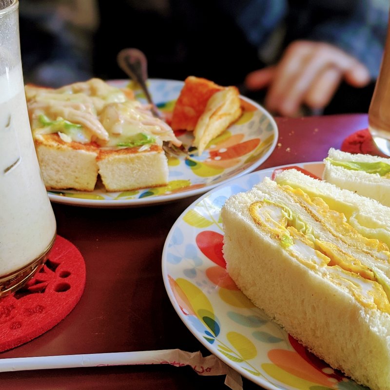 ピザトーストとたまごサンド(みかさ)