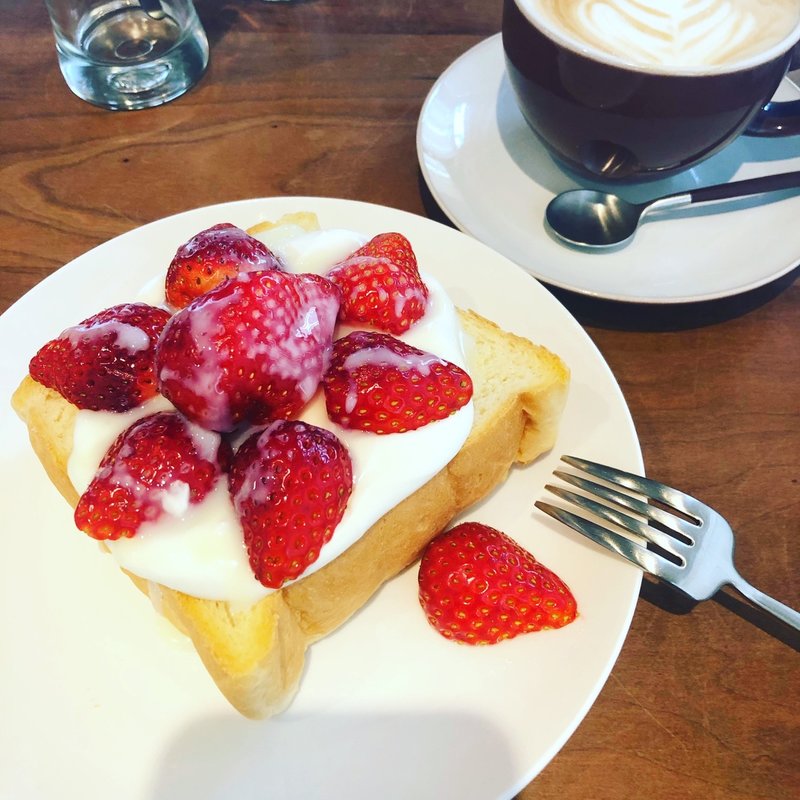 イチゴのオープンサンド(カフェ リスベット)