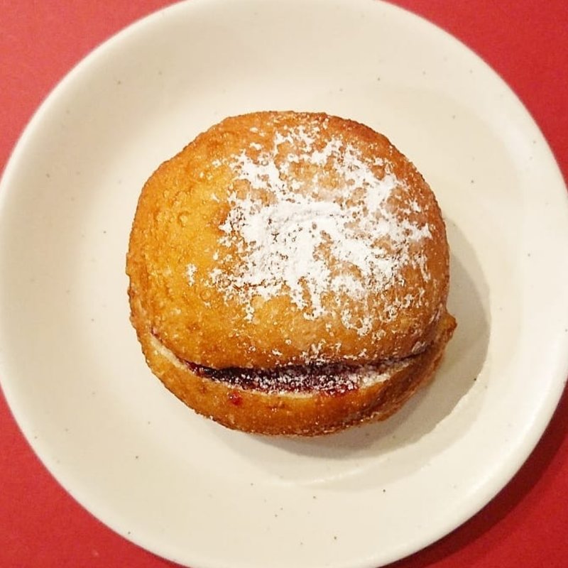 ロミ・ユニさんのジャムを使用したベニエ　カシスといちじく(Le Petit Mec 日比谷店)