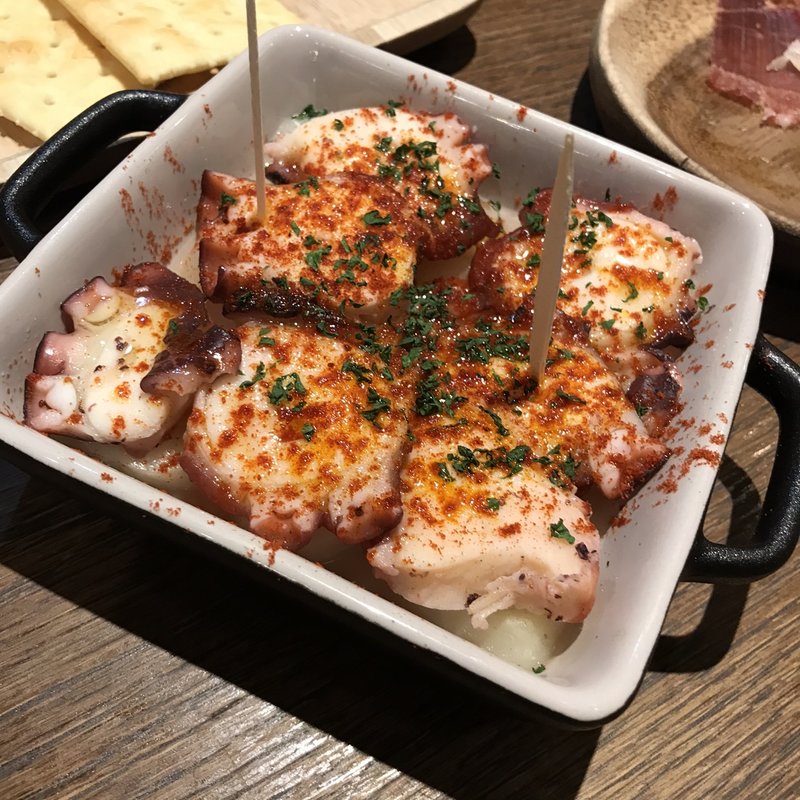 タコのガリシア風(エルチャテオ 銀座店)