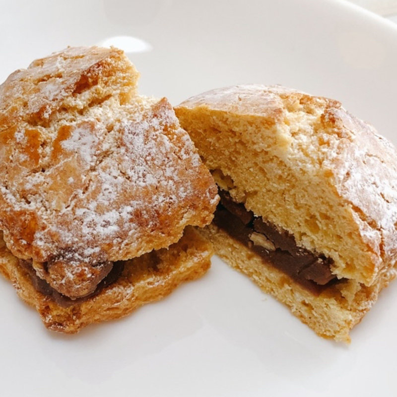 スコーンサンド ヘーゼルナッツチョコ(セシュエット)