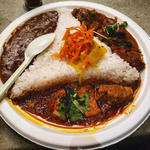 カレー屋ロストコーナー 3種あいがけ(東間屋)