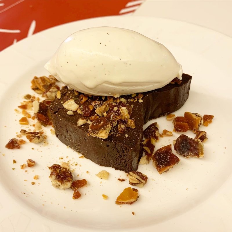 アールグレイ風味のチョコレートケーキたっぷり生クリームと(29(ヴェンティノーヴェ))