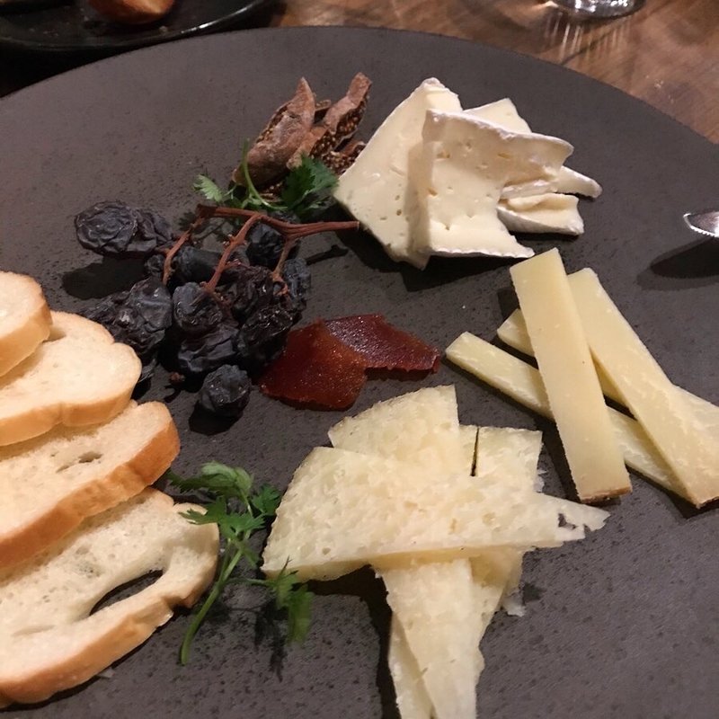 チーズ盛り合わせ 3種(bistro & grill me at park)