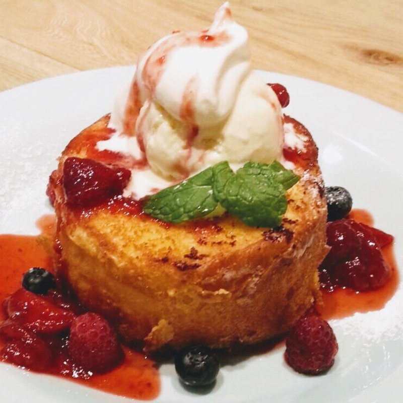 ブリオッシュのフレンチトースト ベリーとクリーム(TarTarT（タルタート）)