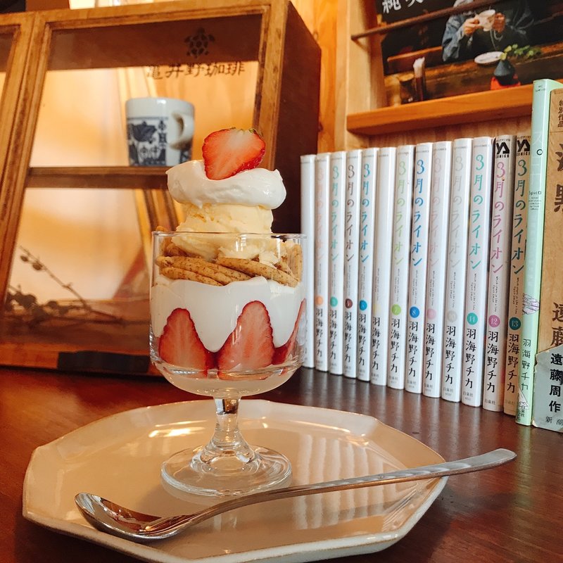 いちごパフェ(亀井野珈琲)