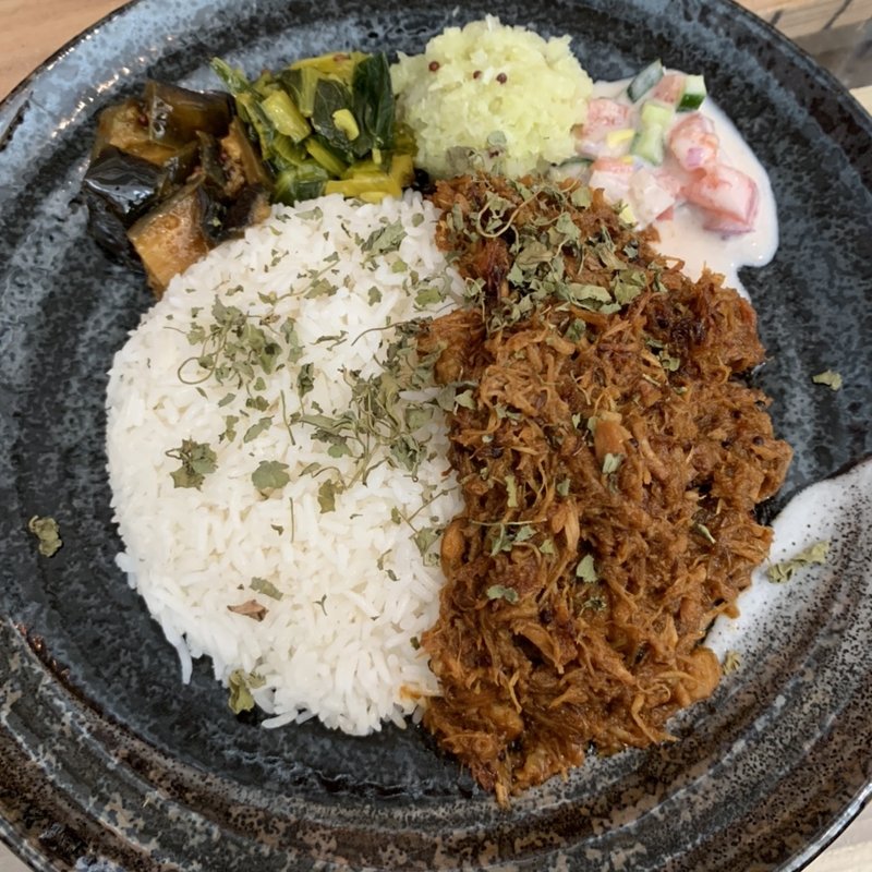 無水チキンカリー大盛り(タカブルカリー)