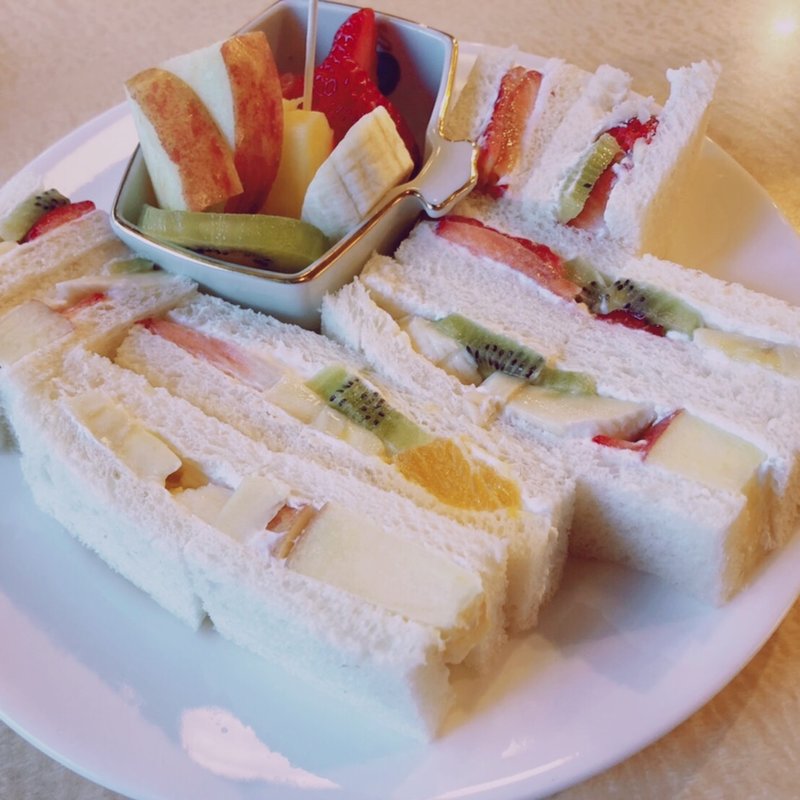 フルーツサンドイッチ(COFFEE LOTUS（コーヒーロータス）)