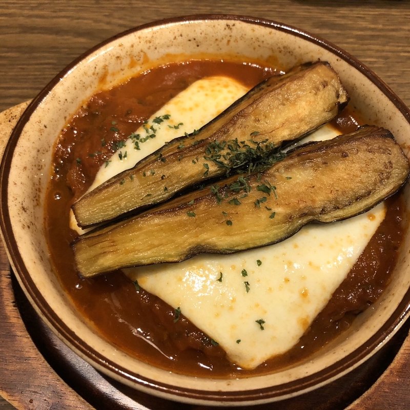 チーズ&トマトソースのハンバーグステーキ(洋食のビーハイブ)