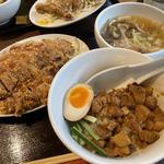 魯肉飯・鶏排・酸辣湯麺のランチセット(台湾MACHI)