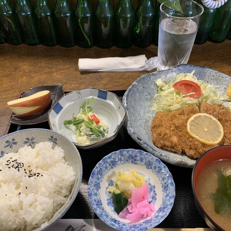 とんかつ定食(奈香屋)