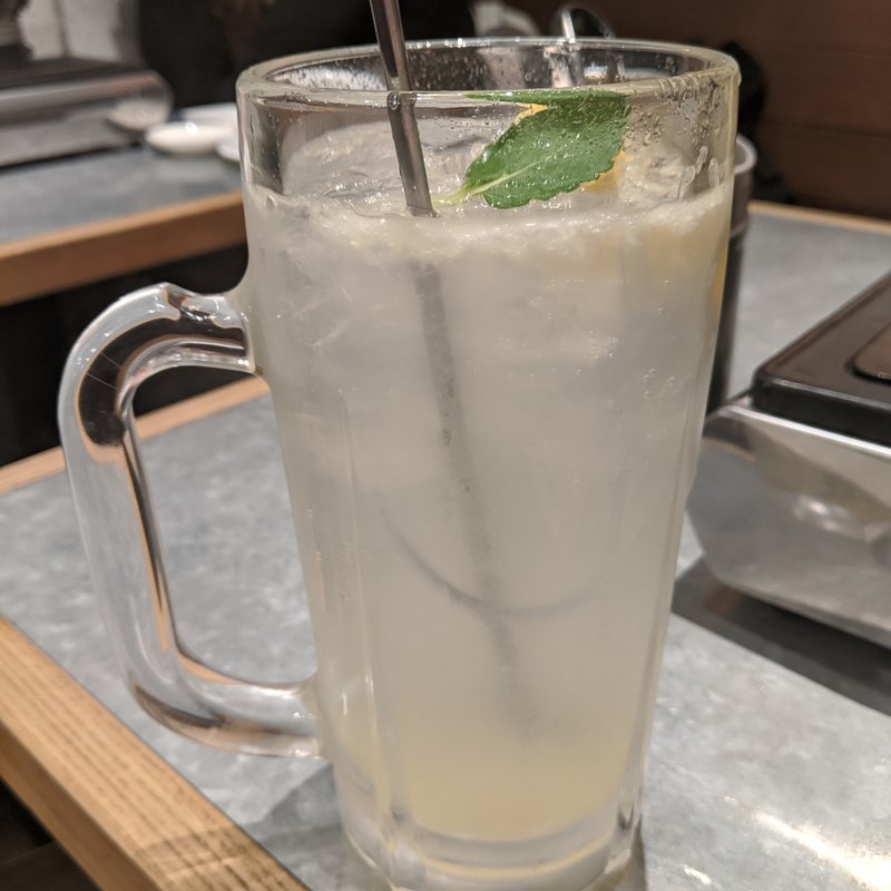 メガ生レモンサワー(焼肉チョモランマ)