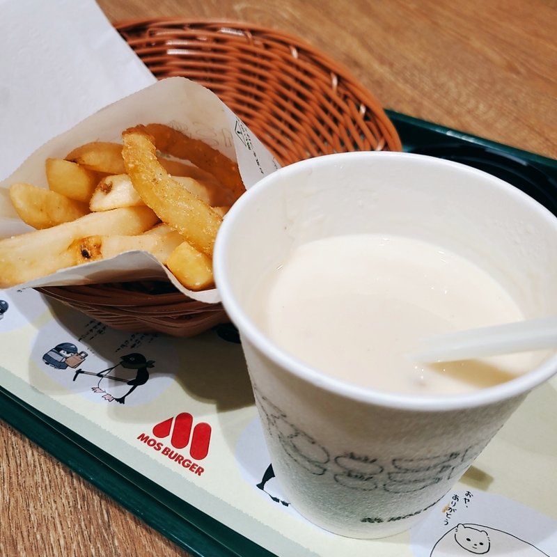 クラムチャウダーとオニポテ(モスバーガーあべのキューズモール店)