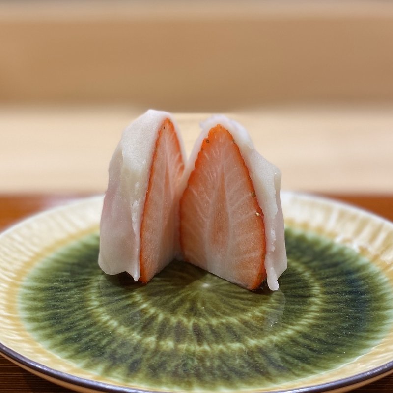 いちごのおはぎ(鮨旬美 西川)