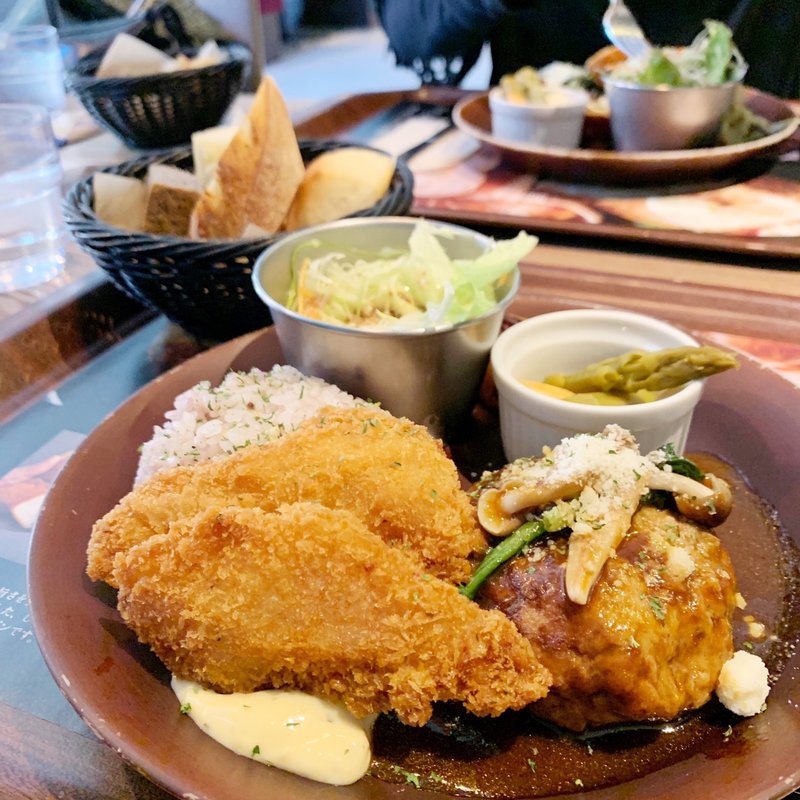 自家製白身フライ&ハンバーグプレート(ツリーズ コーヒー カンパニー マミー店)