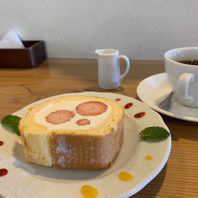 いちごのロールケーキ(カフェ チルコリーノ （Cafe CILCOLINO）)