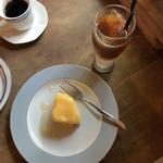 檸檬クリームのスフレチーズケーキ(granaryscoffeestand)