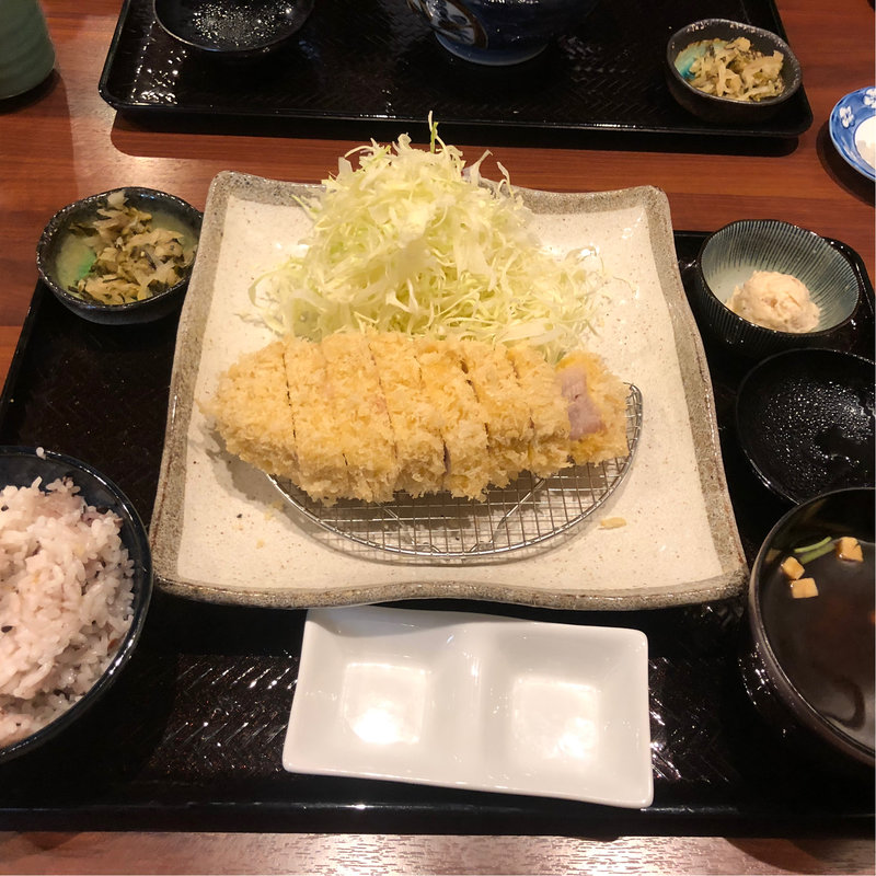 『鹿児島産うんまか豚』のロースかつ定食(とんかつ わか葉)