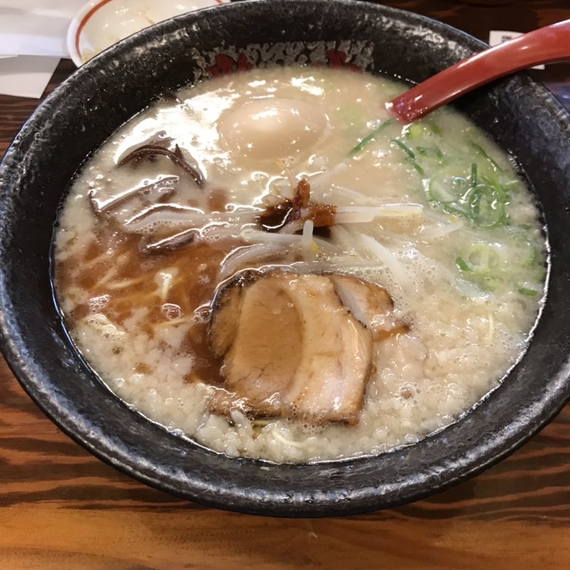 とんこつ こく味 味玉(ラーメン 龍の家 新宿 小滝橋通り店 （RAMEN TATSUNOYA）)