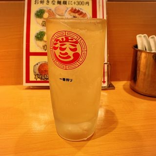 丸ごと一個生レモンサワー(渋谷三丁目らあめん （しぶやさんちょうめらあめん）)
