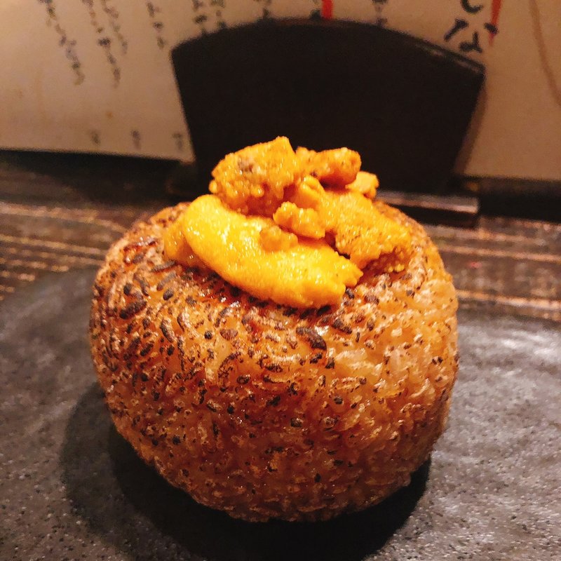 雲丹をたっぷり  炉端の焼おにぎり(炉端の佐藤)