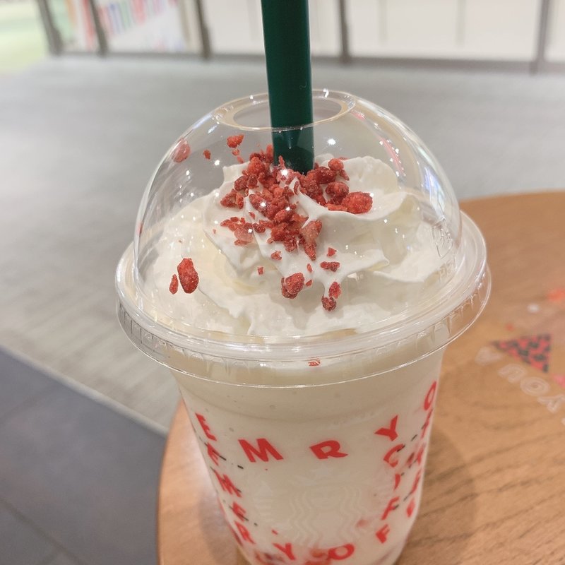 メリーストロベリーケーキフラペチーノ(スターバックス)