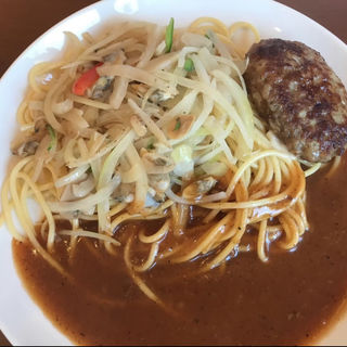 ボンゴレ野菜にハンバーグ乗せ(パスタデココ)