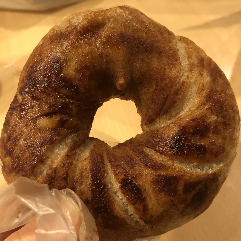 シナモン・りんごクルミとクリームチーズのベーグル(ブラウニー ブレッド＆ベーグルズ （Browny Bread ＆ Bagles）)