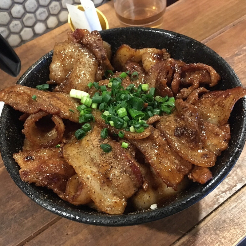 しびれ豚丼(串揚げじゅらく 神田須田町店 )