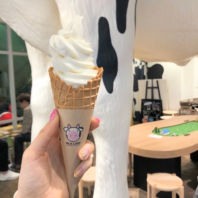 カマンベールソフトクリーム(MILKLAND HOKKAIDO→TOKYO　ミルクランド北海道)