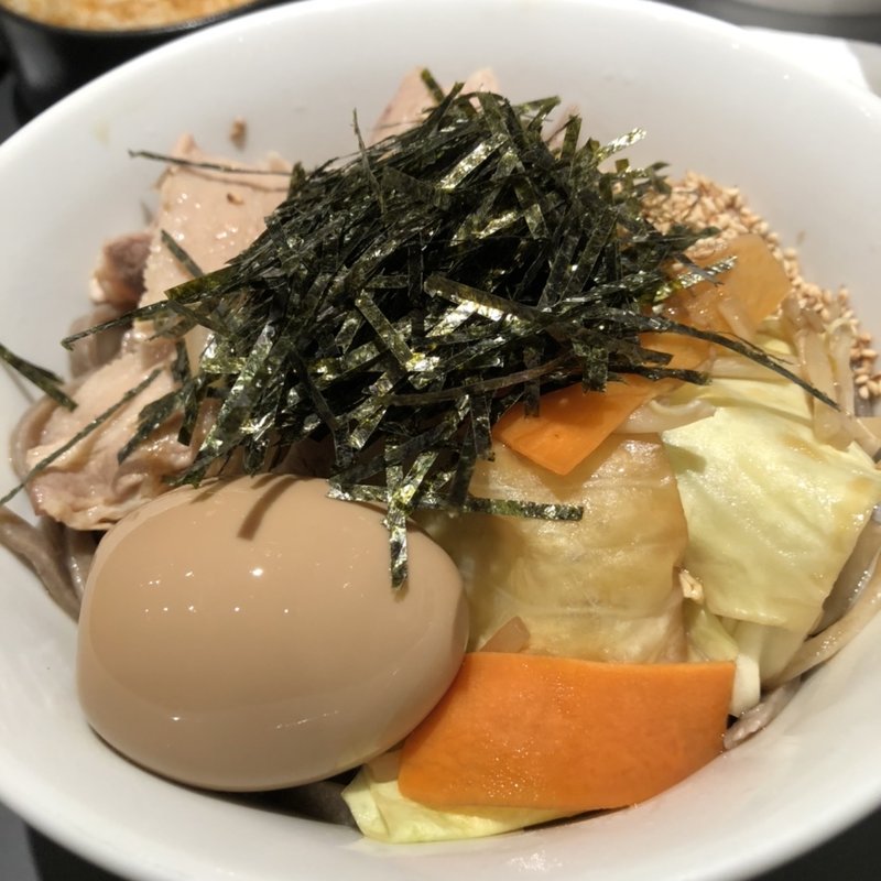 肉野菜味玉そば（冷・温）(酢重正之・楽)