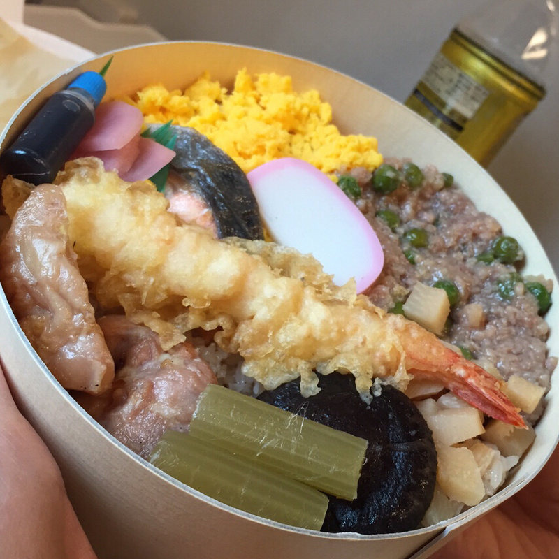 デラックスこゆるぎ弁当(東華軒 （トウカケン）)