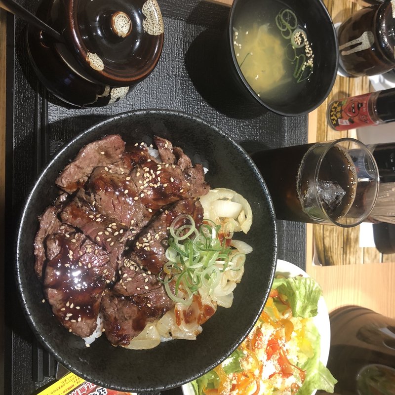ハラミ丼(道頓堀肉劇場)