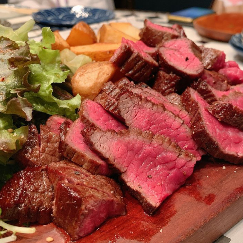 塊肉ステーキ(大衆肉食堂 源兵衛 中崎町店)