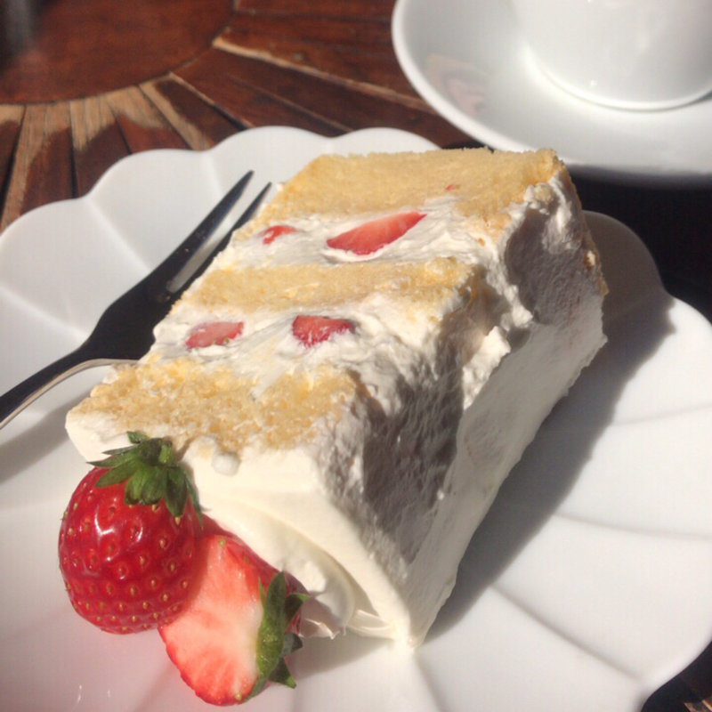 いちごシフォンケーキ(ラ・ファミーユ)