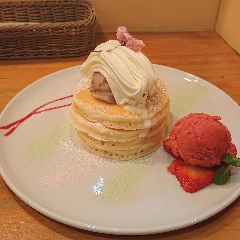 さくらと塩生クリームのパンケーキ(パンケーキママカフェ VoiVoi （ヴォイヴォイ）)