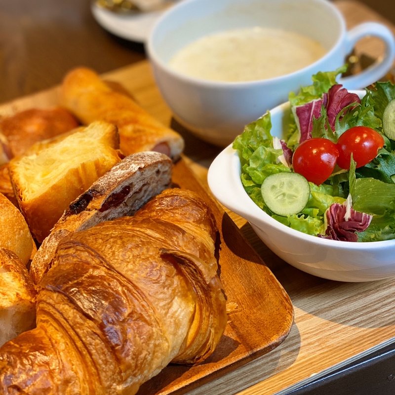季節のスープとパンの盛り合わせ(Boulangerie et Cafe Main Mano)