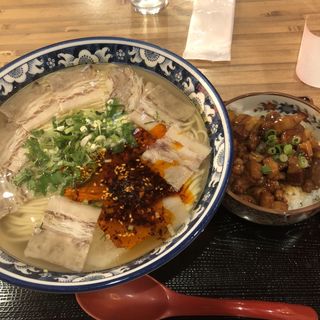 蘭州牛肉麺(金味徳拉麺)