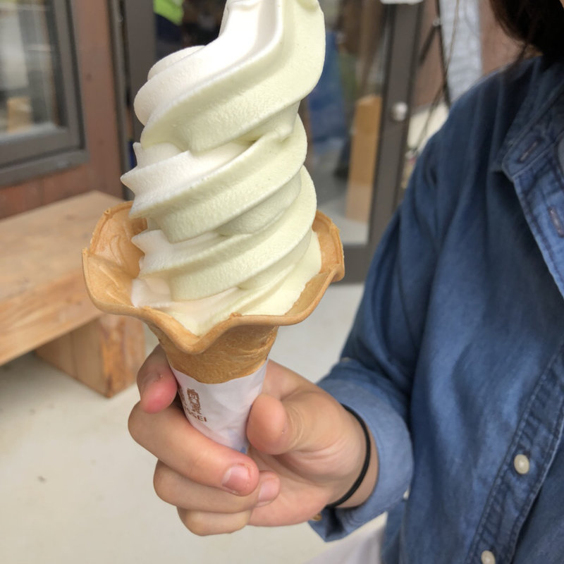 ワサビソフト ハーフ&ハーフ(ささき牧場カフェ)